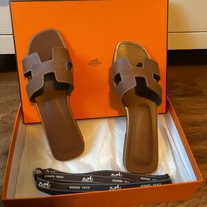 Hermes Oran Sandal 37 Gold